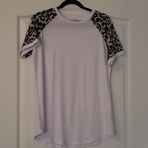 Leopard print sleeves t shirt